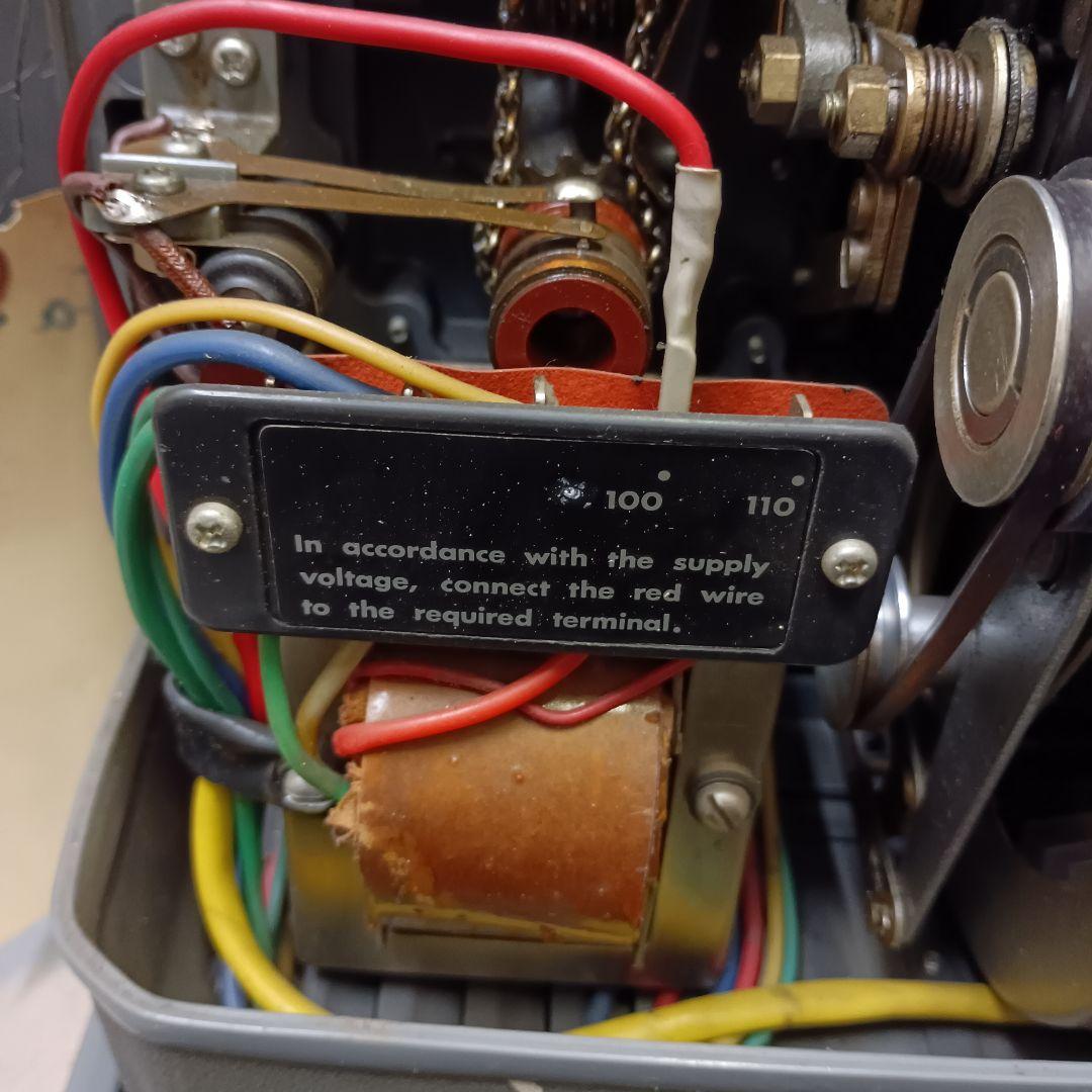 ELMO プロジェクター グレー　映写機