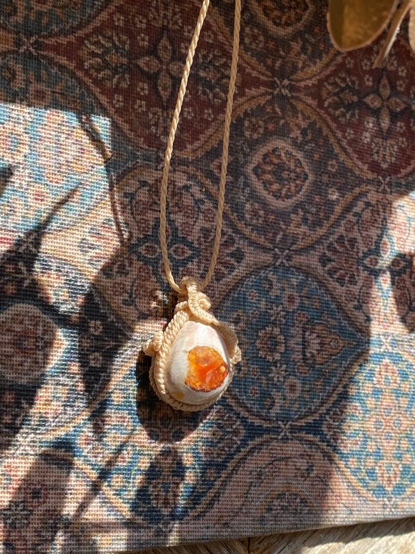 内なる光を灯す☆カンテラオパール 天然石マクラメネックレス/お守りアクセサリー