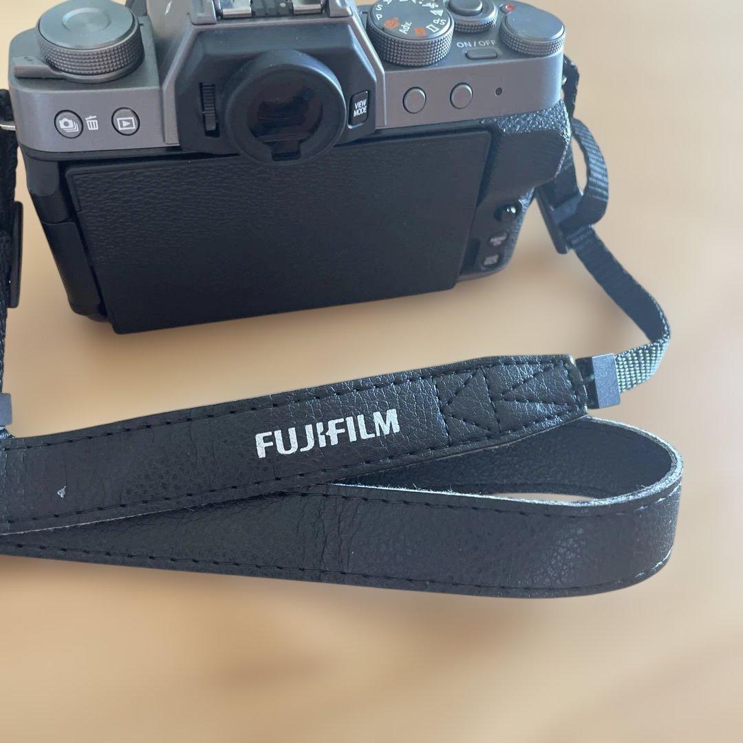 【美品】FUJIFILM X-T200 ダークシルバー15-45mmレンズキット