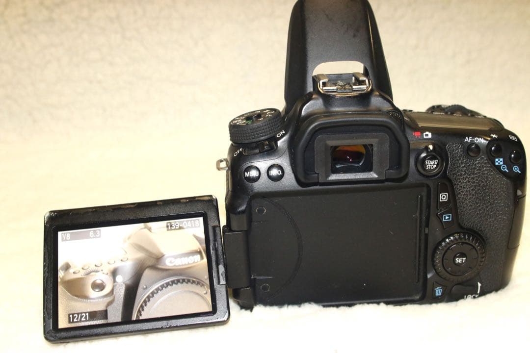 ⭐️完動品⭐️キヤノン　Canon EOS 70D ボディ