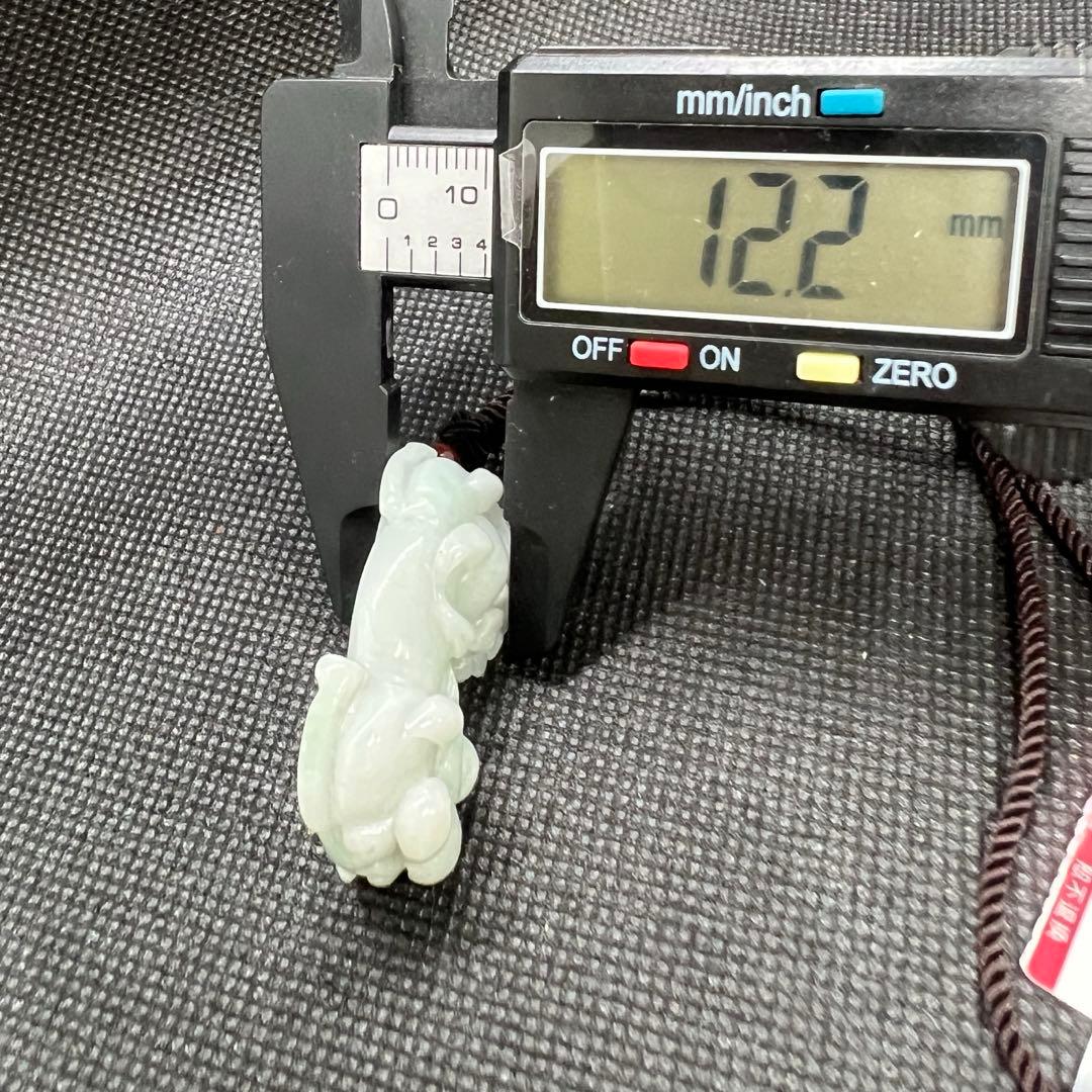 ミャンマー産Aランク天然翡翠ホワイトグリーン手作り貔貅彫のペンダントAB1082