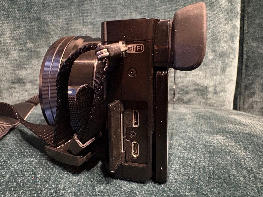 SONY α6000 Power Zoom Lens Kit black