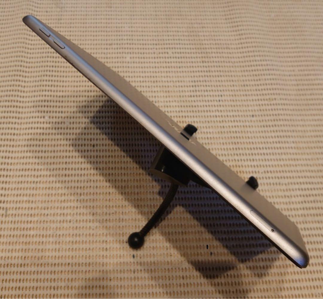 完動品SIMフリーiPad第6世代(A1954)本体32GB送料込DJF88