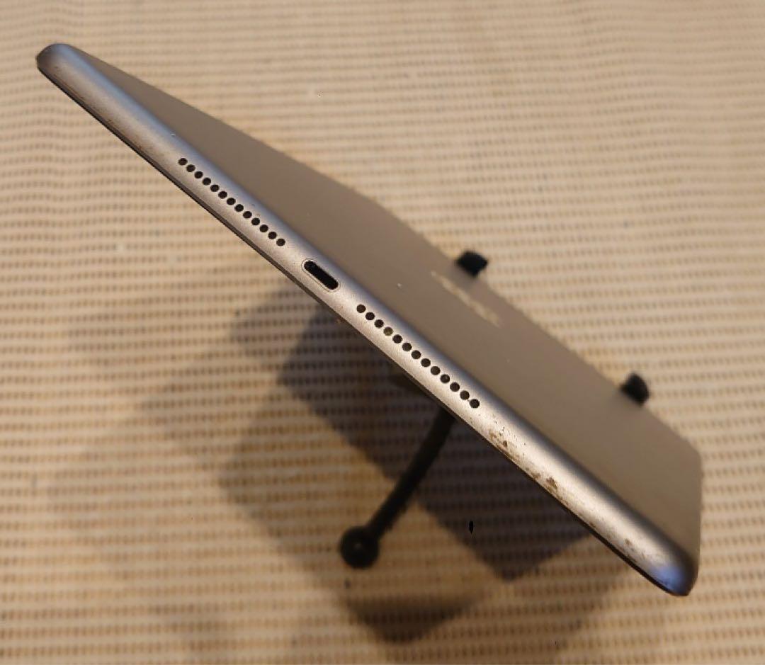 完動品SIMフリーiPad第6世代(A1954)本体32GB送料込DJF88