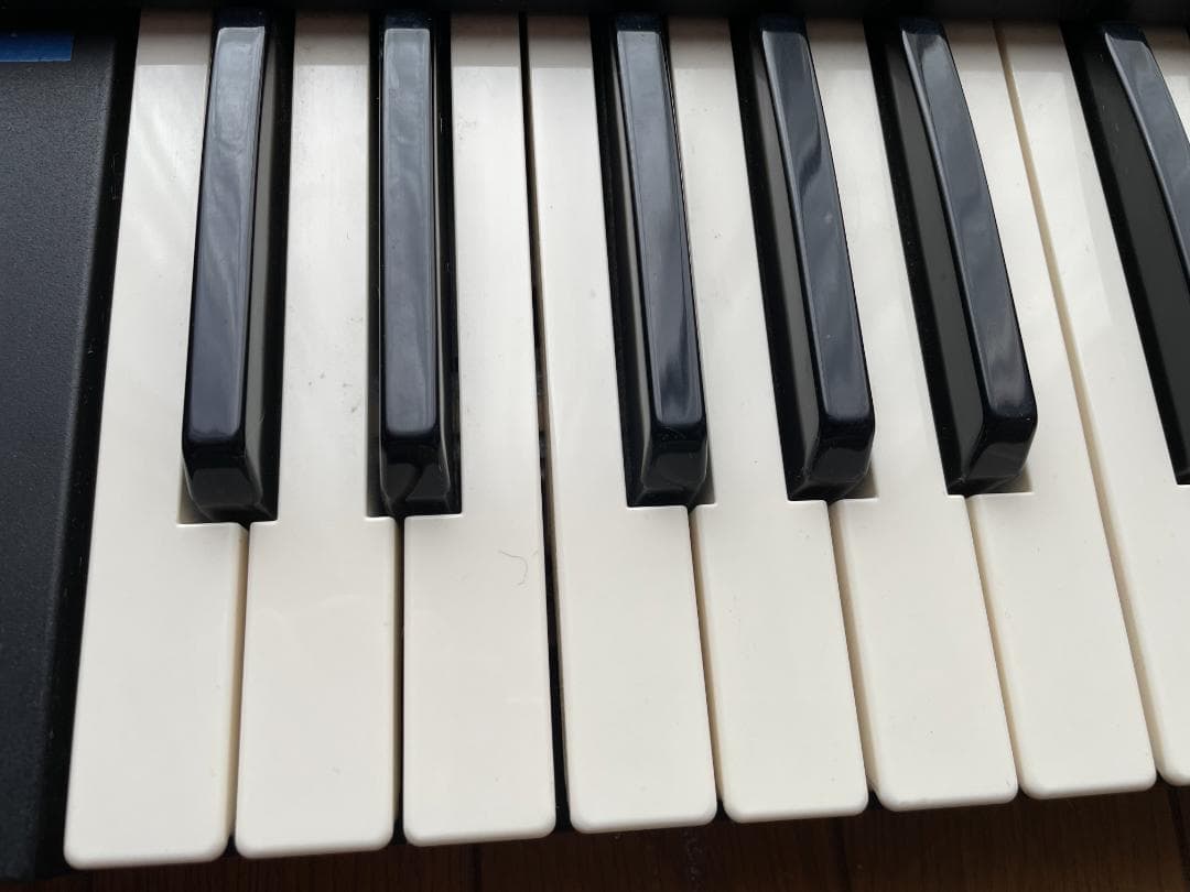 Oberheim M-6 シンセサイザー