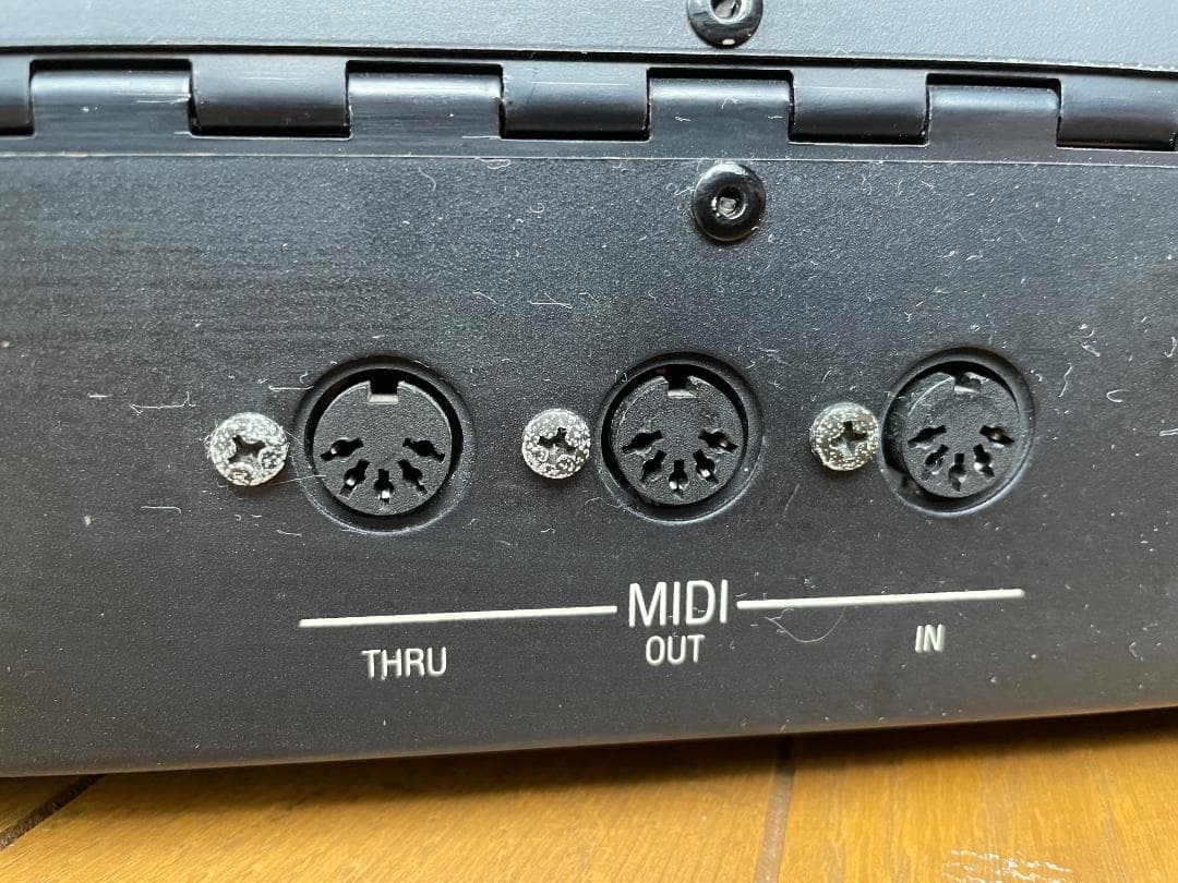 Oberheim M-6 シンセサイザー