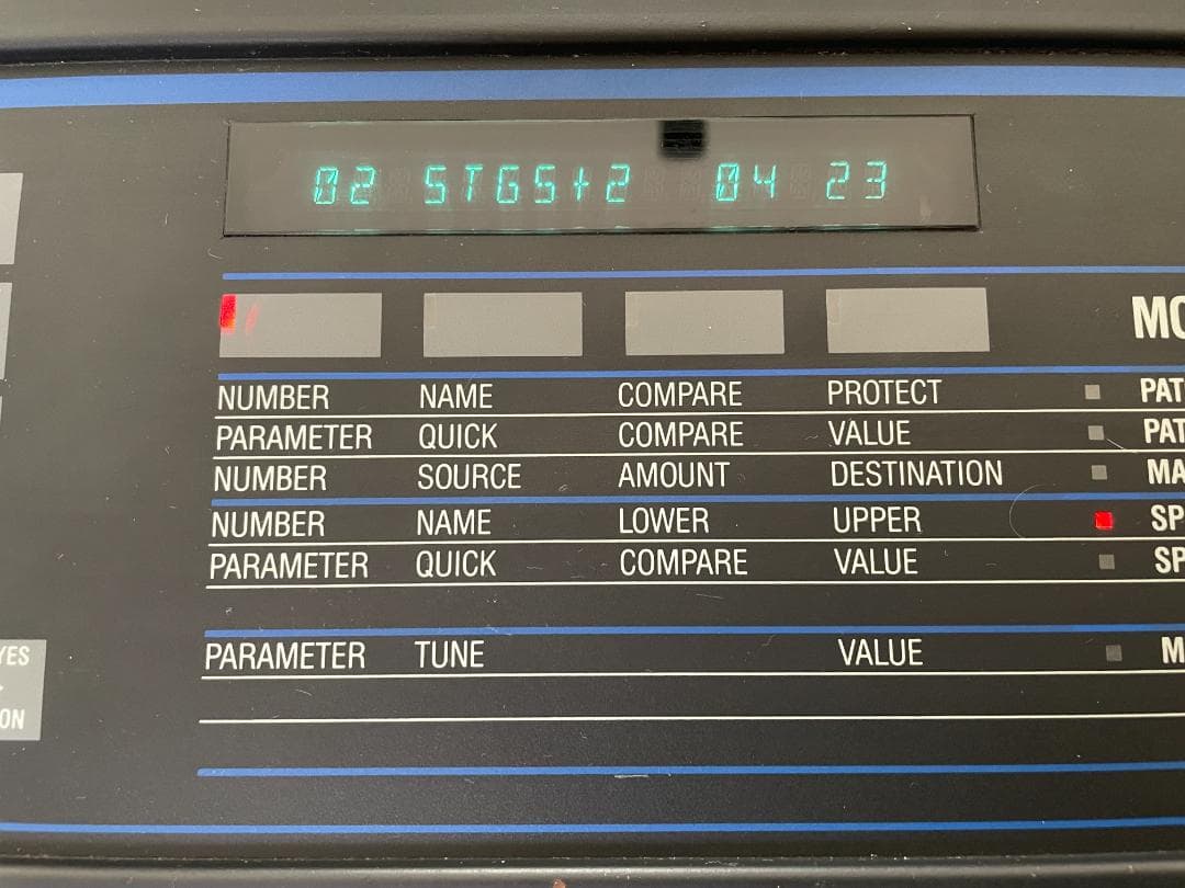Oberheim M-6 シンセサイザー