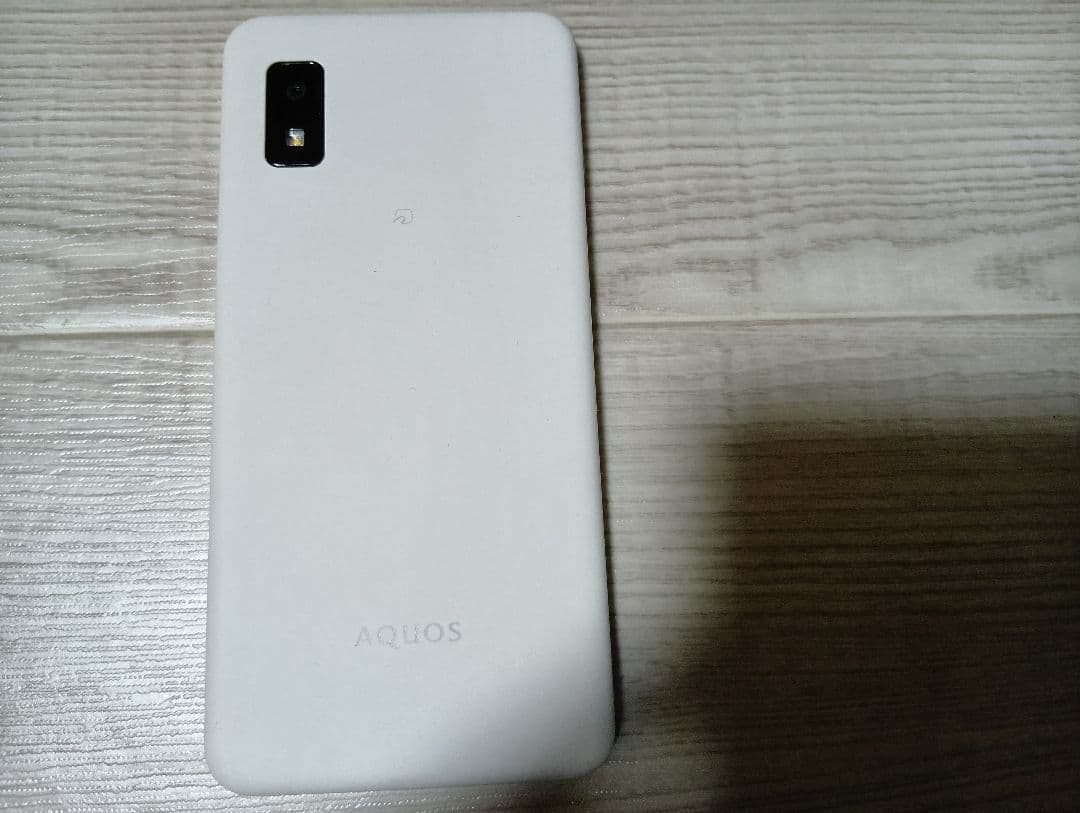 AQUOS SH-M25 ホワイト 本体　AQUOS SENSE6
