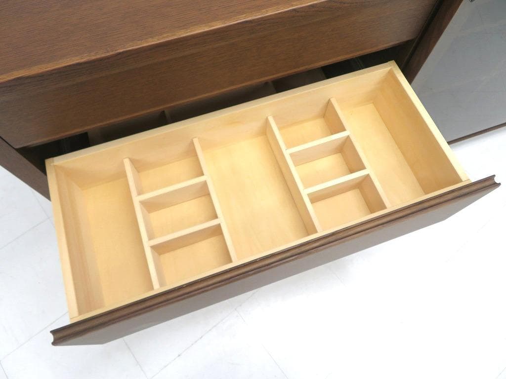 展示品　カリモク　オーク材　サイドボード　ガラス扉　収納　キャビネット