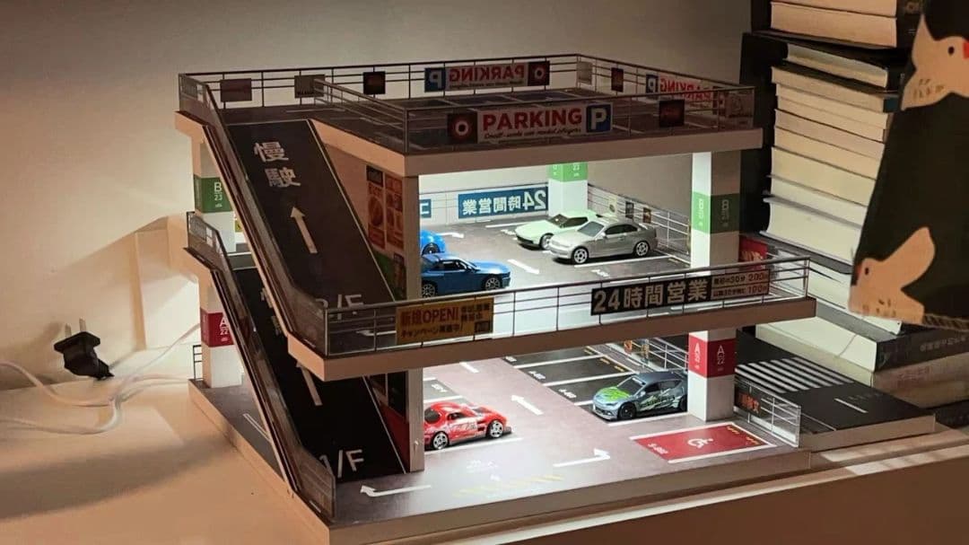 1/64 日本式スロープ駐車場 ジオラマ ミニカー展示 収納ケース付き