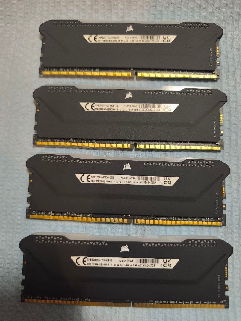 CPU,メモリ,マザーボード,無線LANカード(オマケ)の4点セットです。