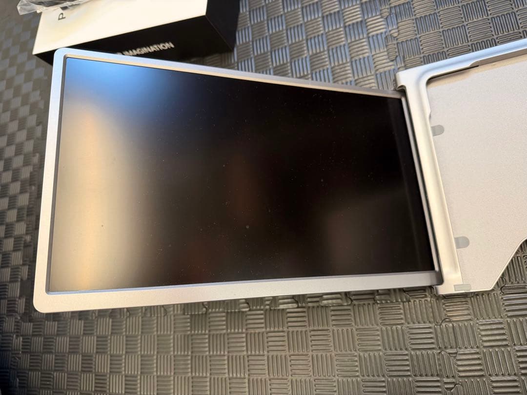 ポータブルトリプルスクリーンモニター 本体