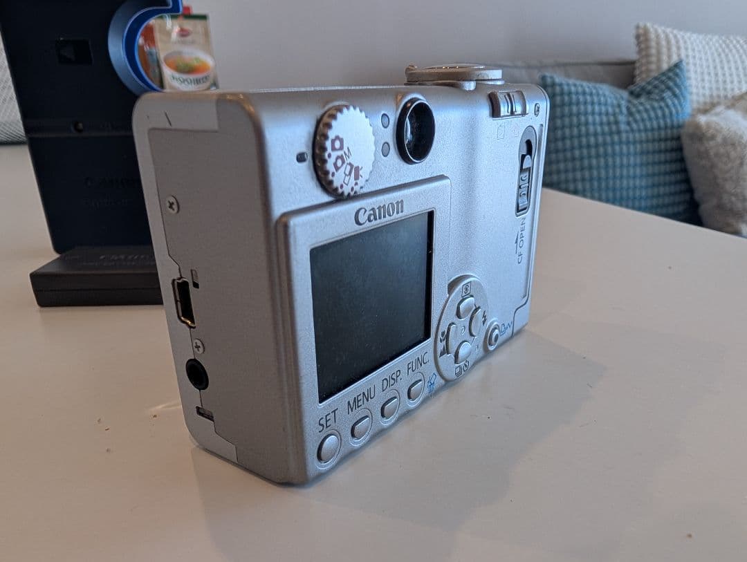 CanonデジタルカメラIXY500