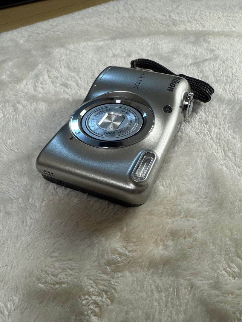 ニコンCoolpix A10 コンデジ（乾電池式）