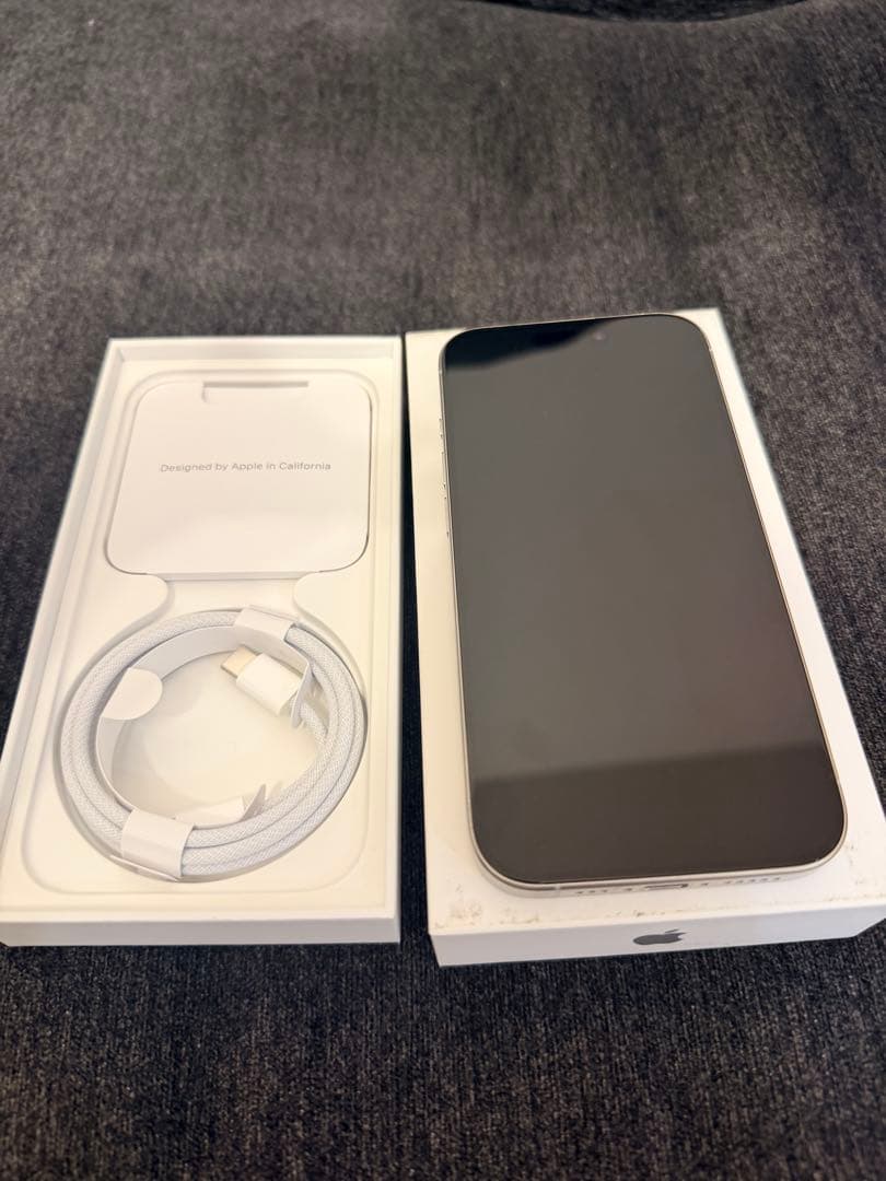 【超美品】Apple iPhone 15 Pro 256g ホワイト　本体