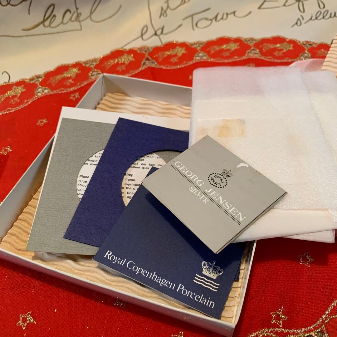 ロイヤルコペンハーゲン　ビンテージの1982年の陶器の記念の写真入れ額！