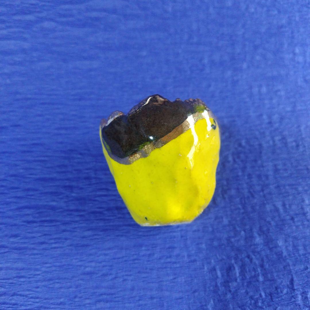 高鶴元　おちょこ　ぐい呑み　盃　湯呑み　鑑賞用　陶器　金色縁　黄色　レトロ