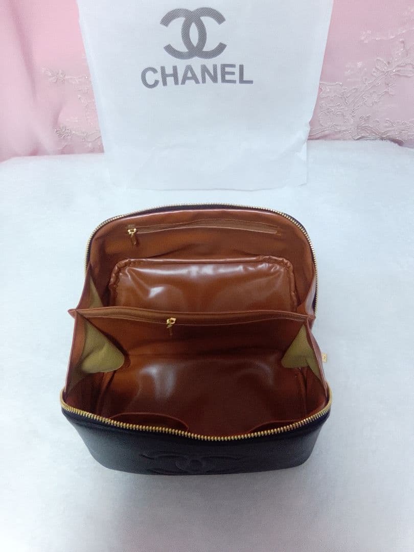 CHANEL ノベルティ ブラックレザー ポーチ