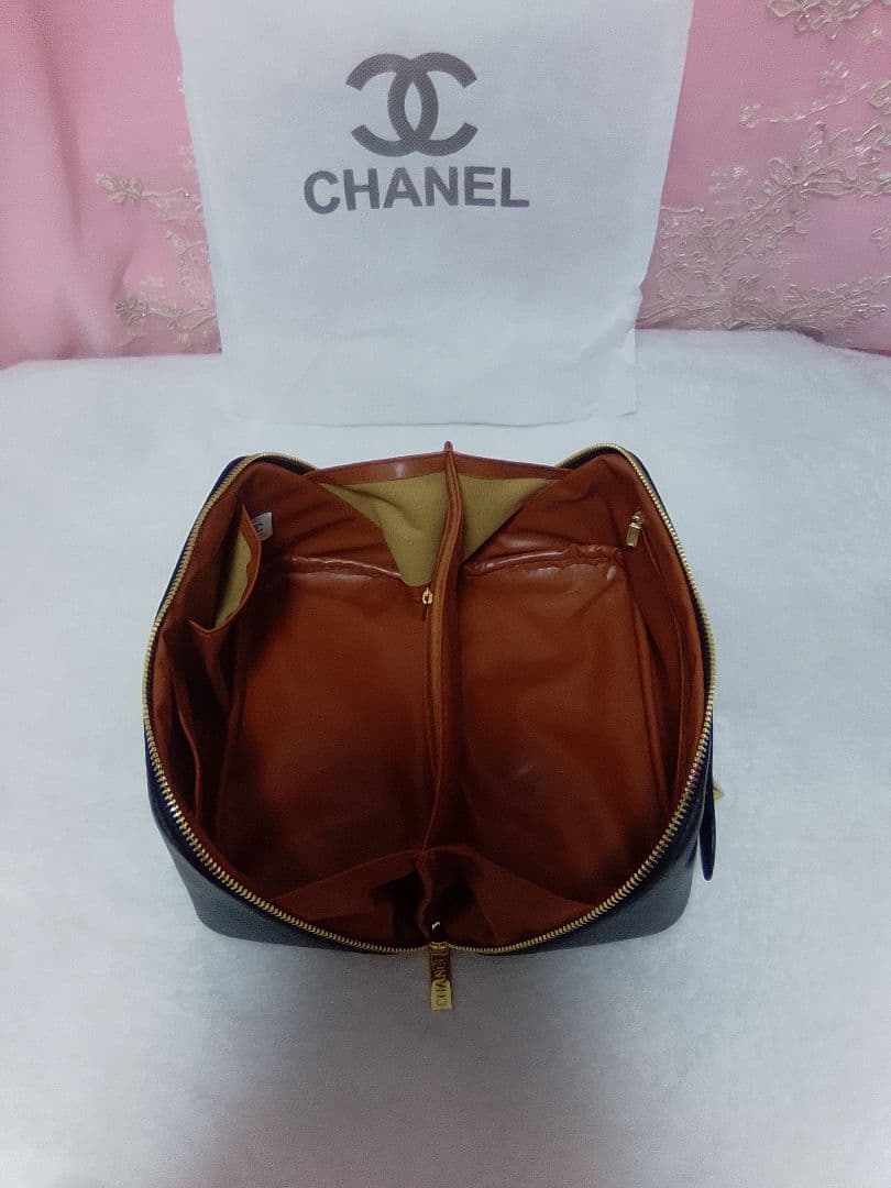 CHANEL ノベルティ ブラックレザー ポーチ