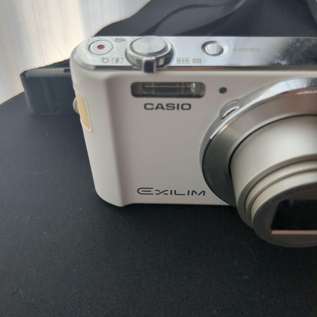 美品✨️ CASIO EXILIM EX-ZS240 デジカメ ホワイト 白