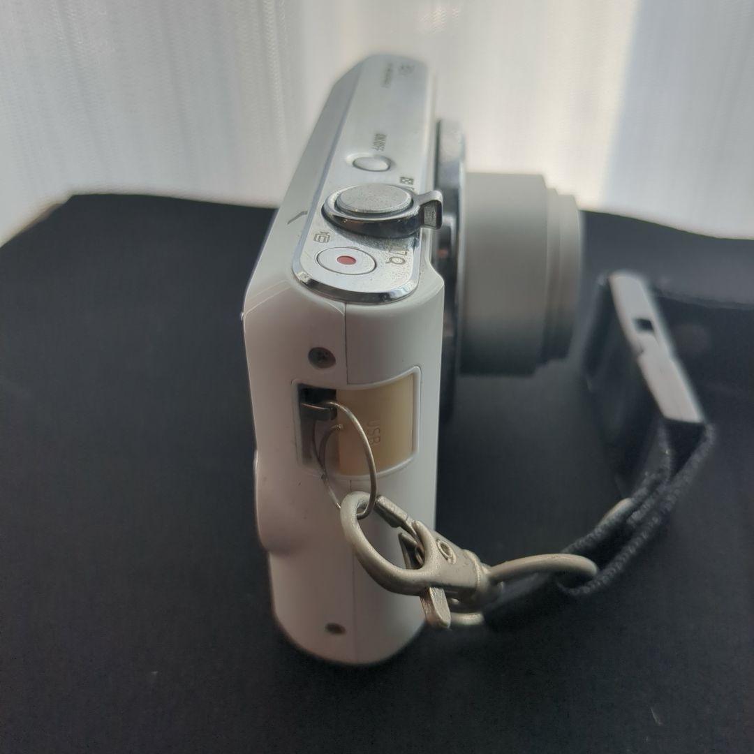 美品✨️ CASIO EXILIM EX-ZS240 デジカメ ホワイト 白