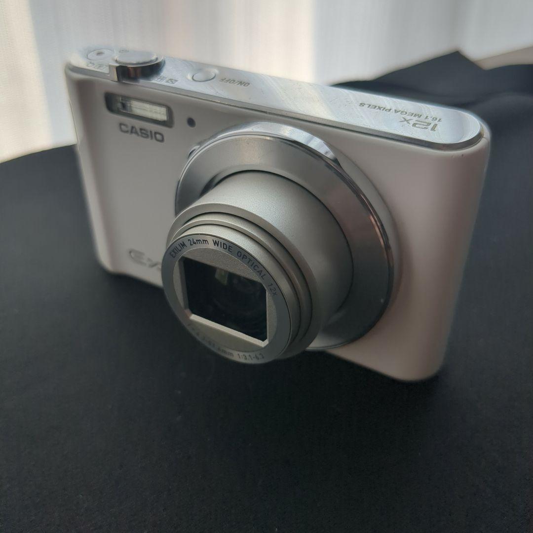 美品✨️ CASIO EXILIM EX-ZS240 デジカメ ホワイト 白