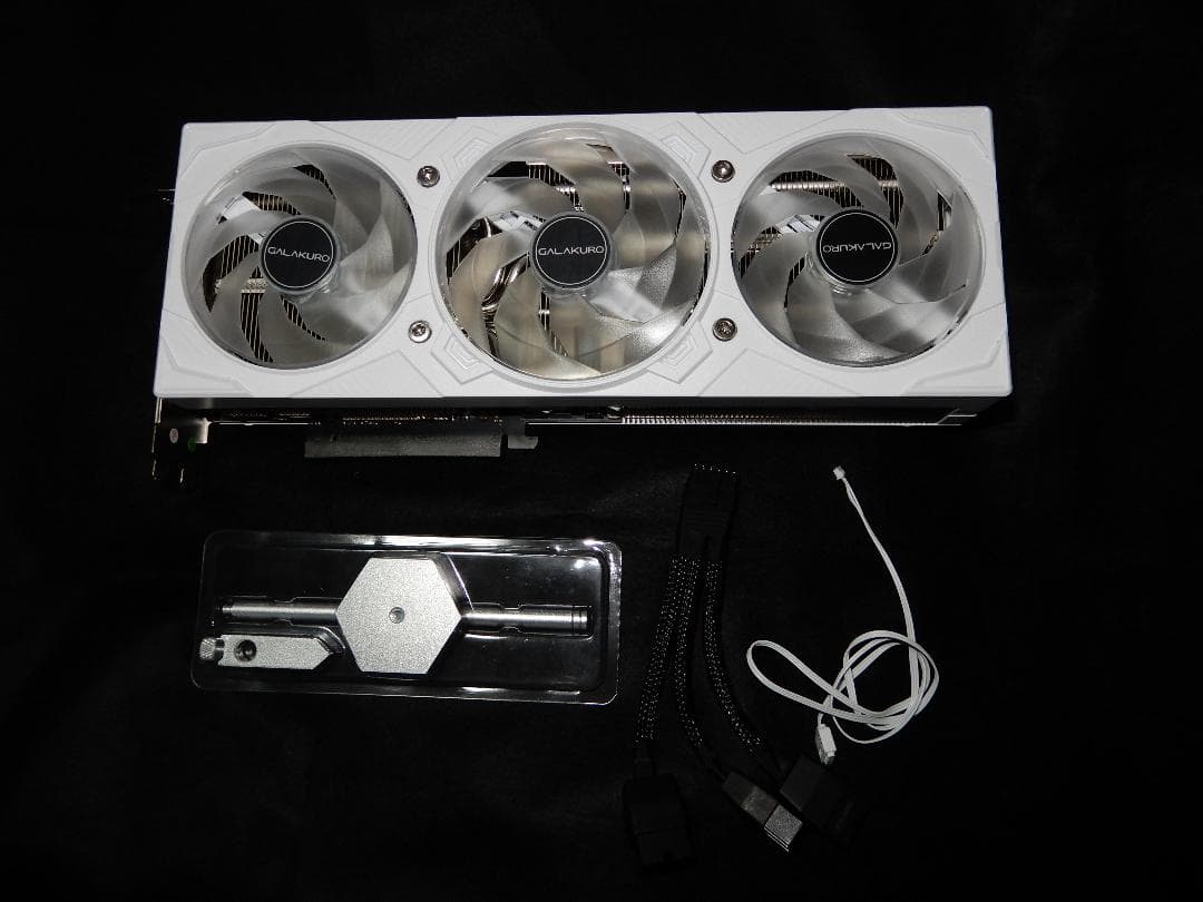 グラフィックボード・グラボ・ビデオカード GALAKURO GEFORCE RTX 5070Ti 16GB WHITE