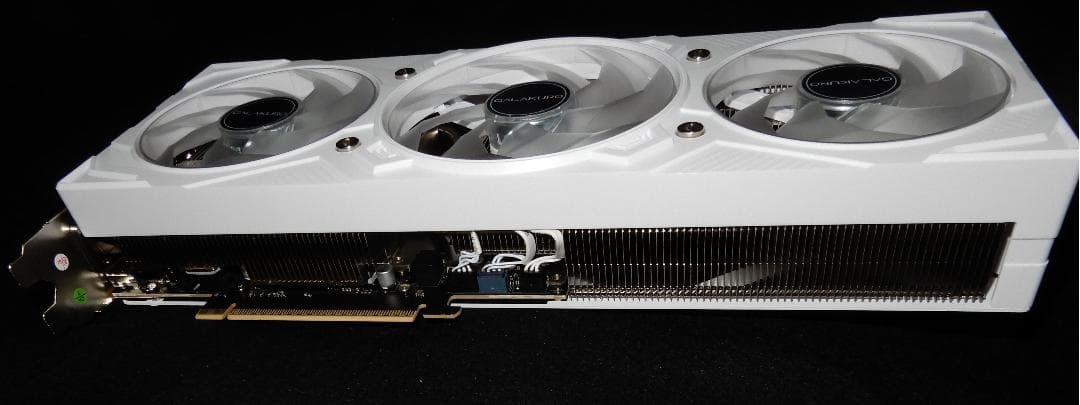 グラフィックボード・グラボ・ビデオカード GALAKURO GEFORCE RTX 5070Ti 16GB WHITE