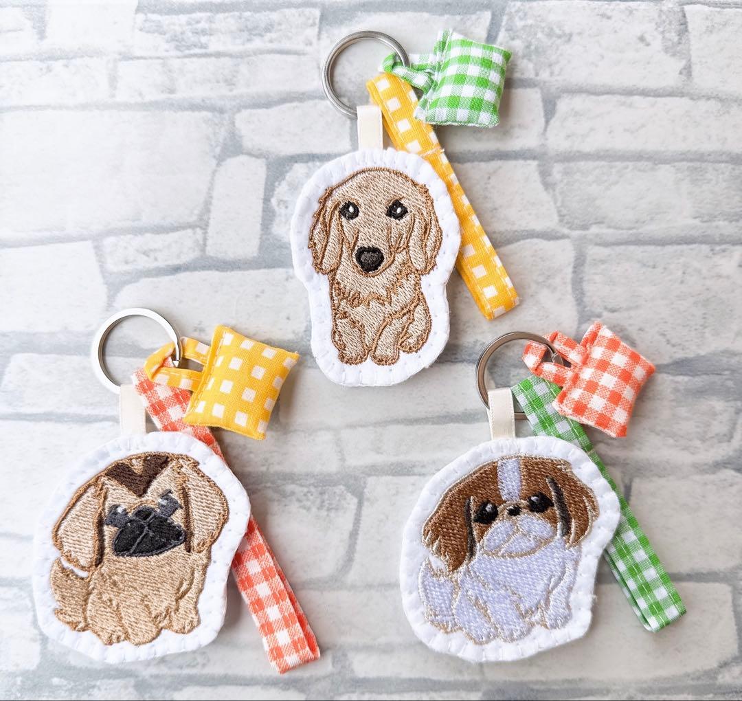 専用　ハンドメイド　刺繍　ペキニーズ　ダックス　　キーホルダー　犬　ストラップ
