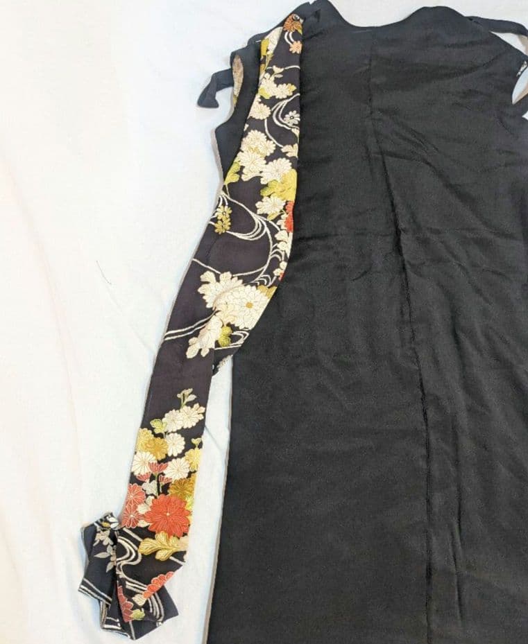 黒無地カシュクールワンピース　波に菊花　ストール付　着物リメイク　お稽古着　茶道