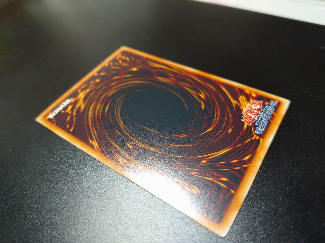 ブラックローズドラゴン。ホログラフィック。良品。五つ目個体。