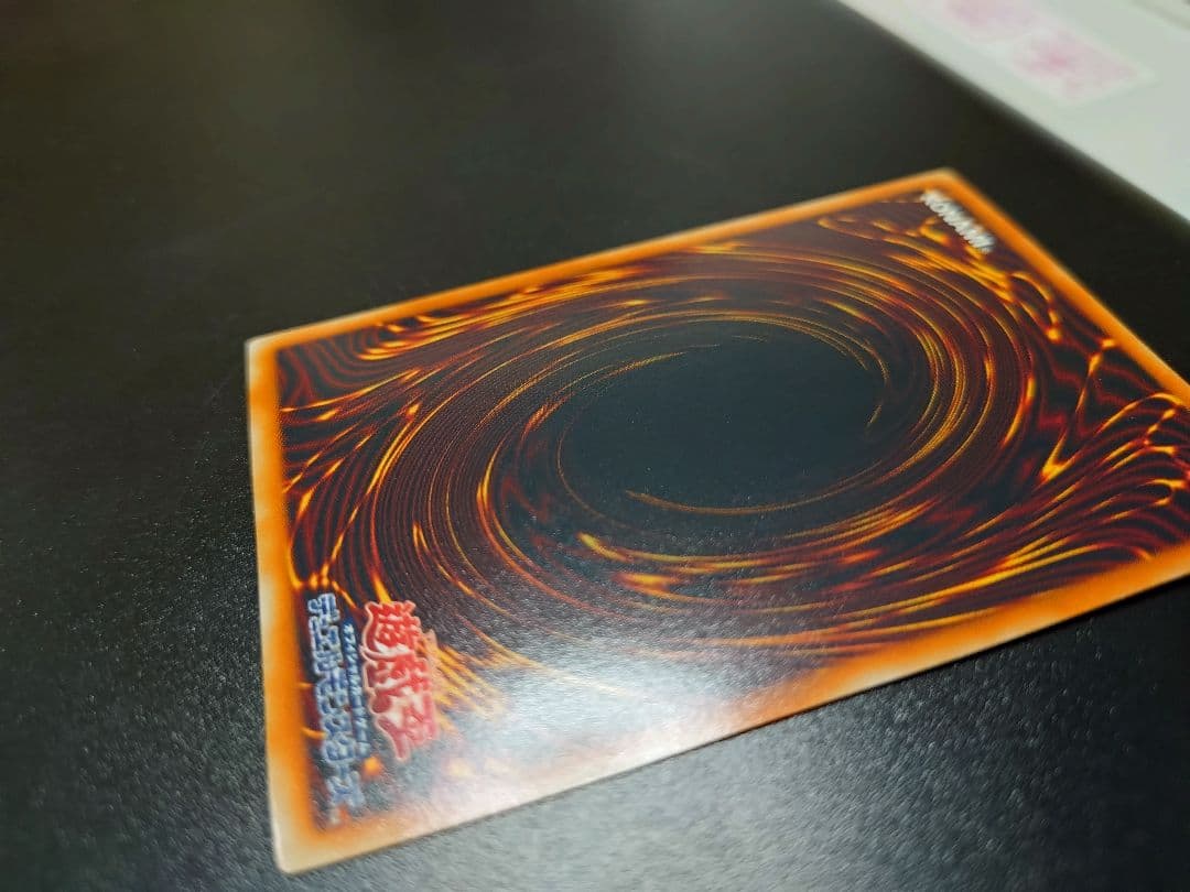 ブラックローズドラゴン。ホログラフィック。良品。五つ目個体。