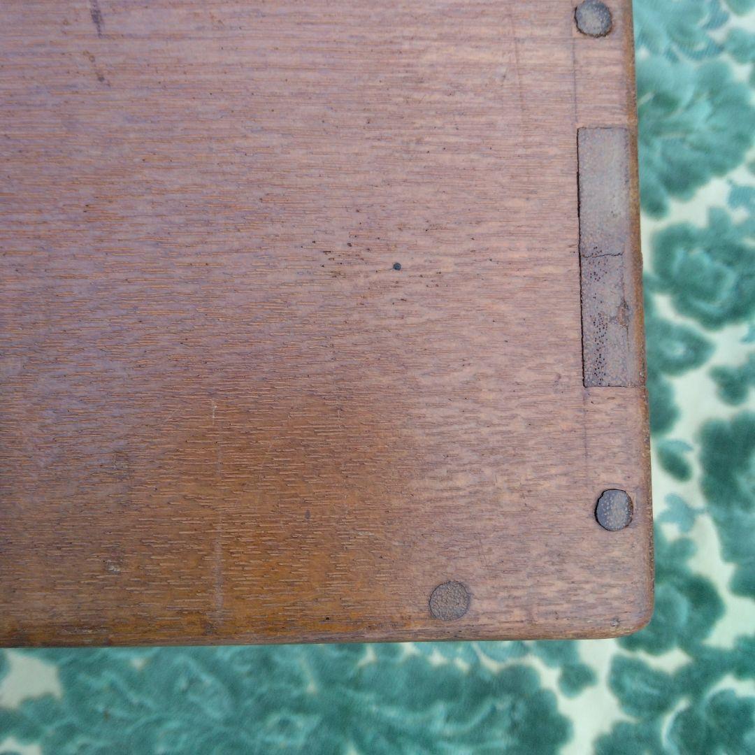 古い蓋付き木箱