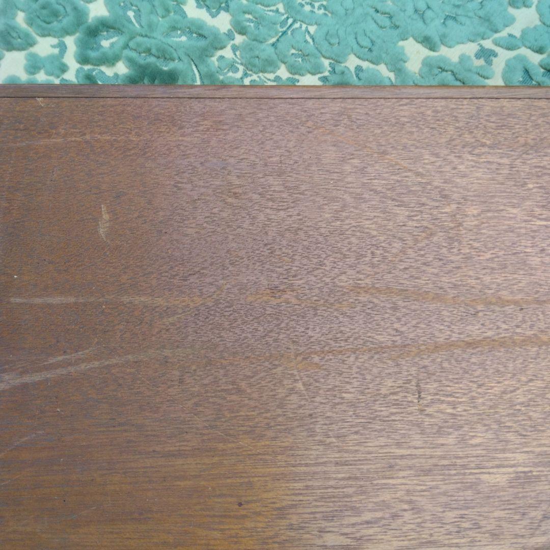 古い蓋付き木箱