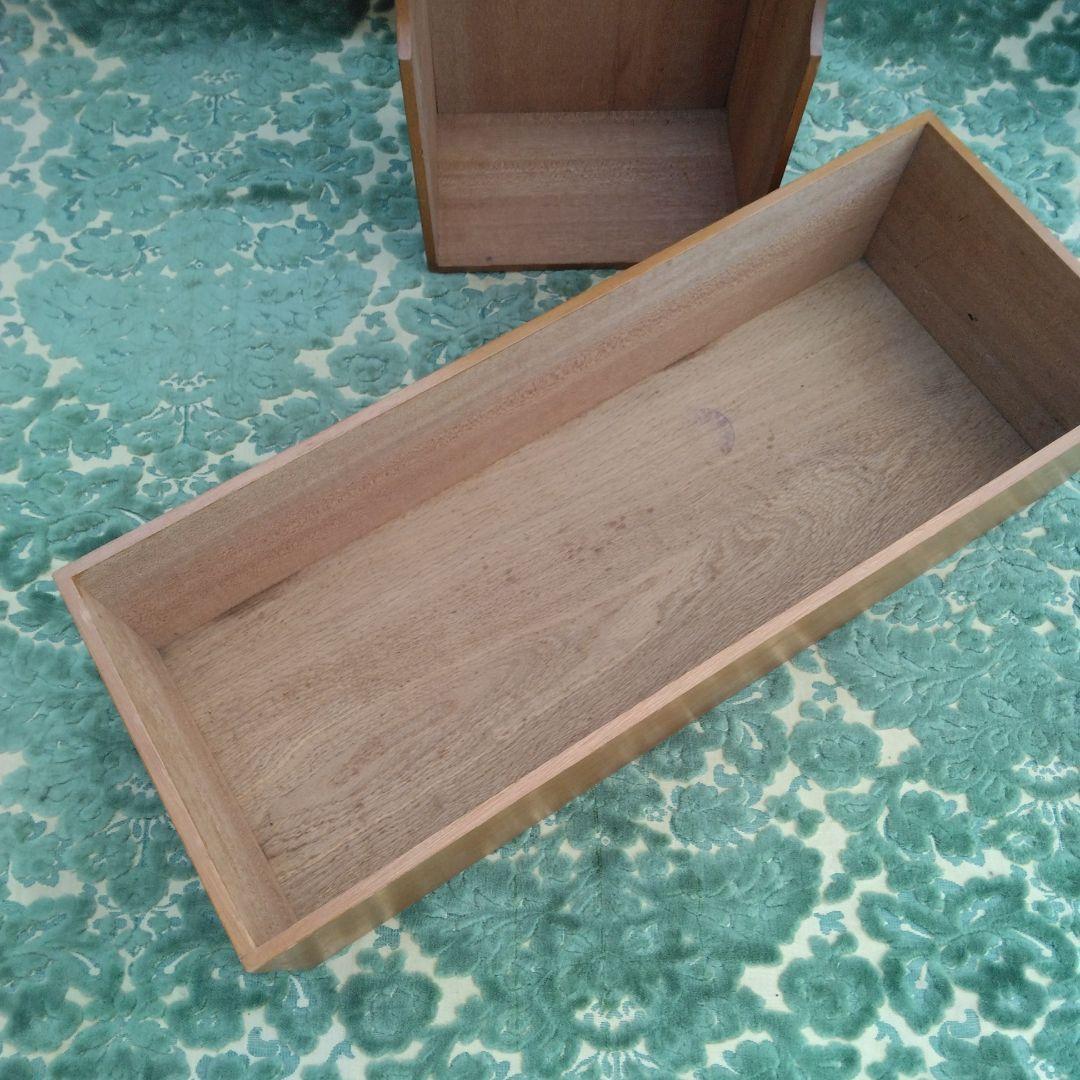 古い蓋付き木箱