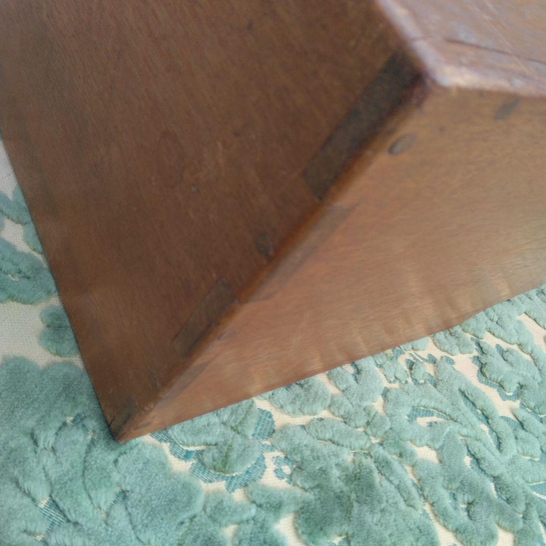 古い蓋付き木箱