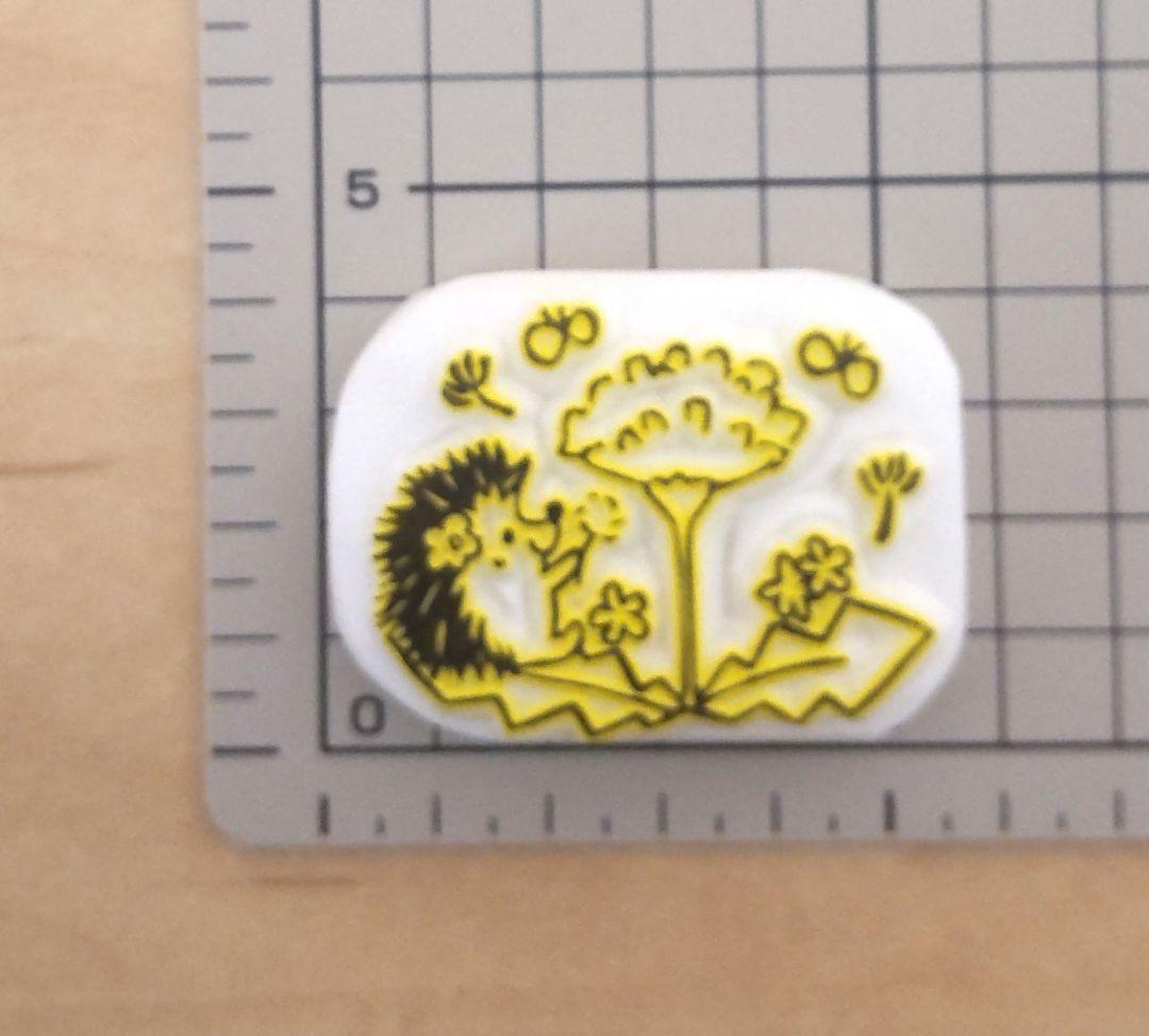 消しゴムはんこNo.396 ハリネズミとタンポポ