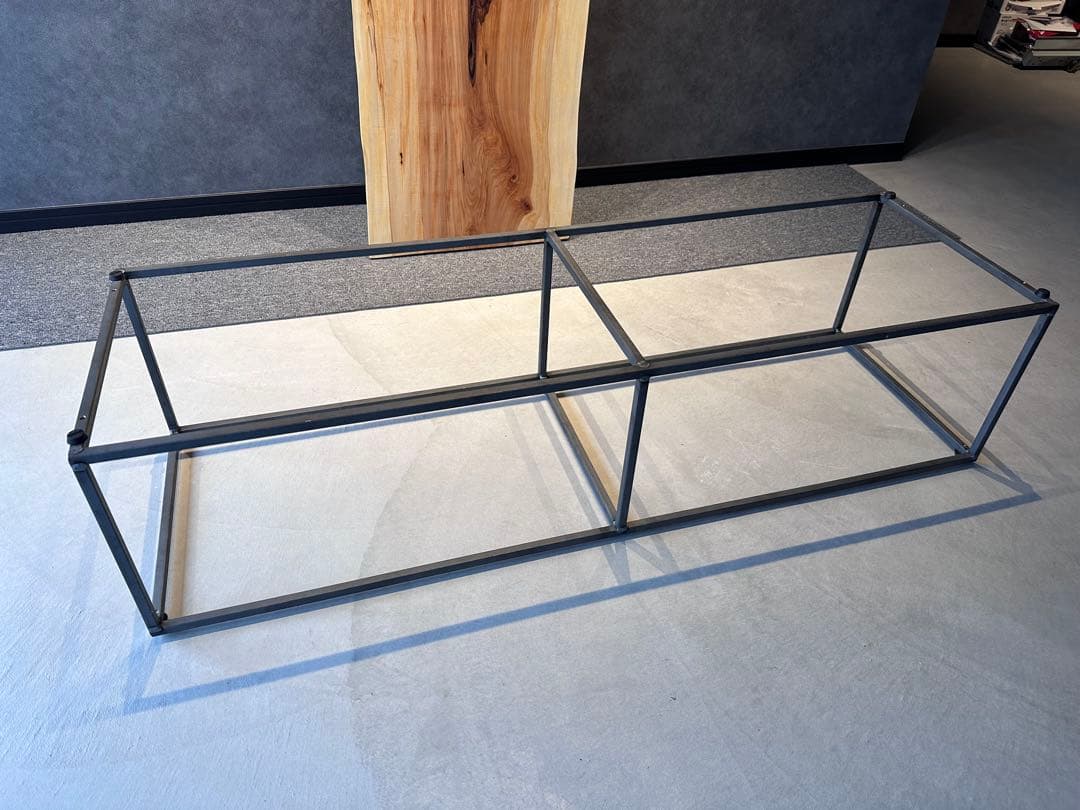 栃（トチ）　一枚板　テーブル　ベンチ　ディスプレイ　店舗什器　黒皮鉄脚　アイアン