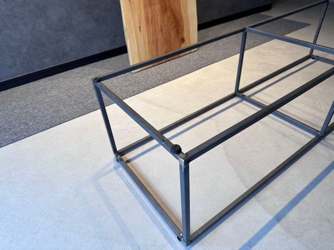 栃（トチ）　一枚板　テーブル　ベンチ　ディスプレイ　店舗什器　黒皮鉄脚　アイアン