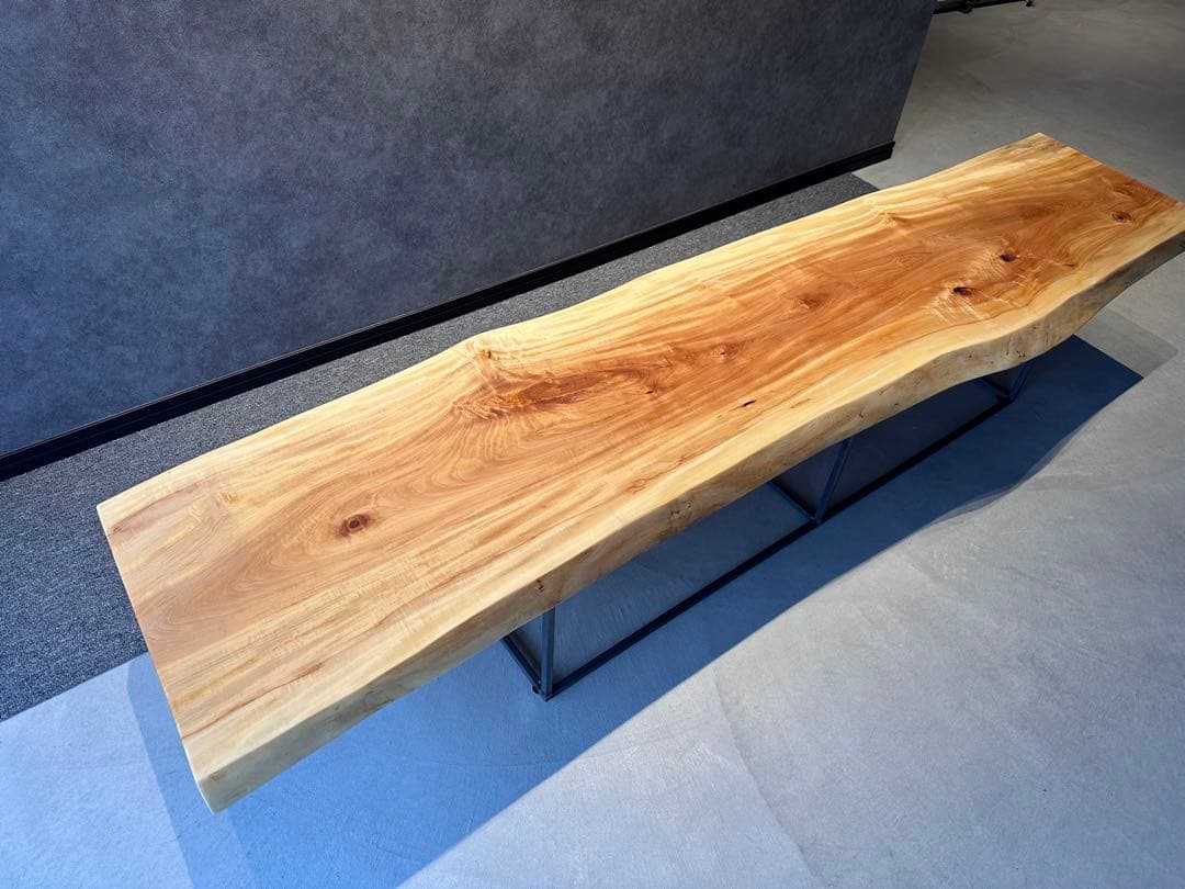 栃（トチ）　一枚板　テーブル　ベンチ　ディスプレイ　店舗什器　黒皮鉄脚　アイアン