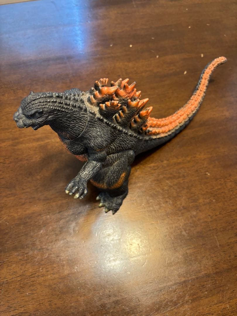 ゴジラフィギュア 黒・オレンジ