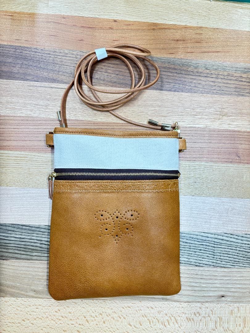 本革×帆布 サコッシュ 茶 蝶柄 金具色ゴールド ショルダーバッグ