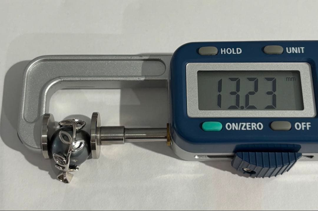 南洋黑蝶真珠　タヒチカラー13.23mm ペンダントネックレス 新品（N613）