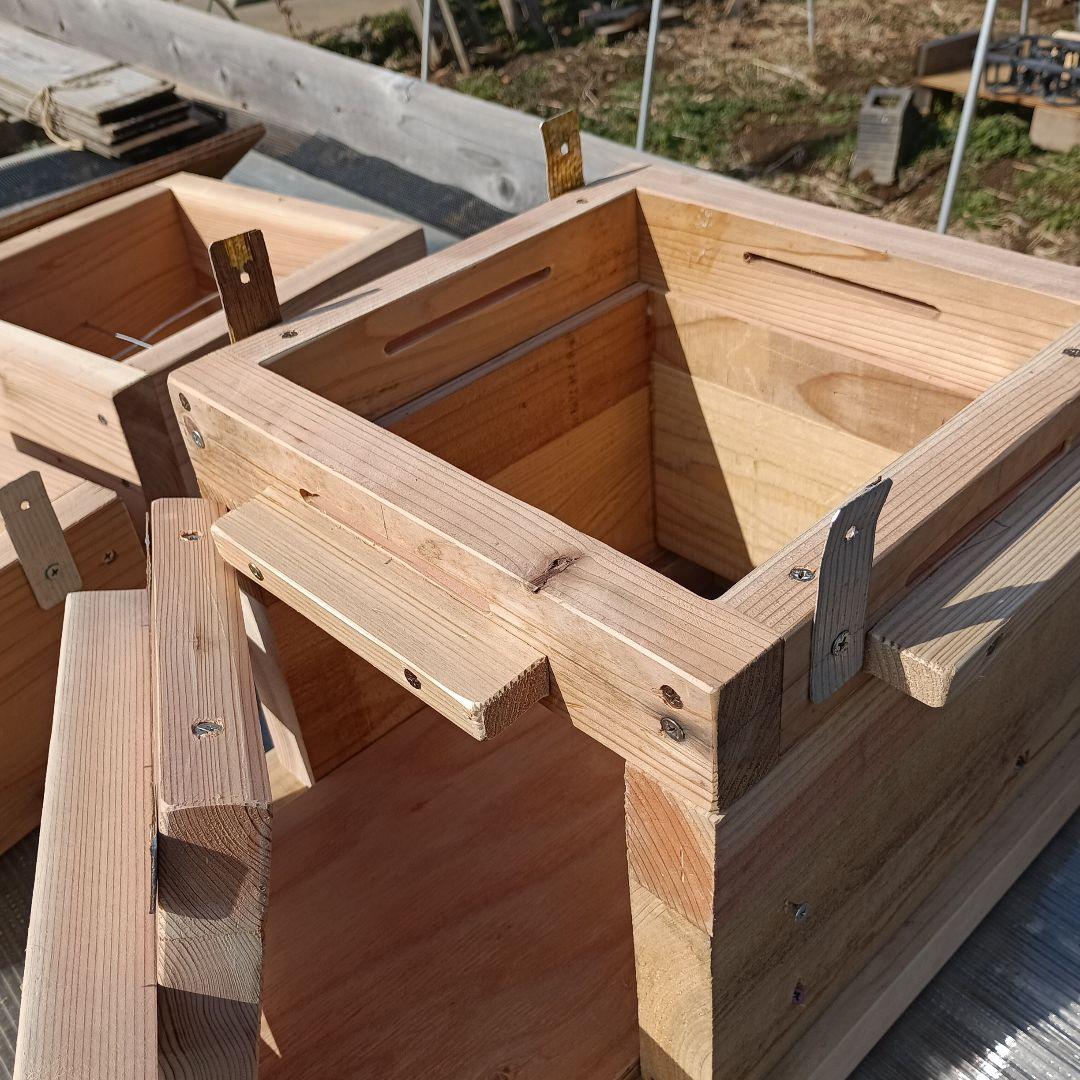 日本蜜蜂の巣箱　26.01