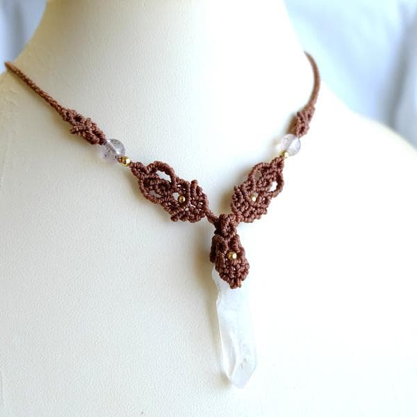 水晶ポイント・ヒマラヤローズクォーツ　マクラメ編みネックレスチョーカー 3669