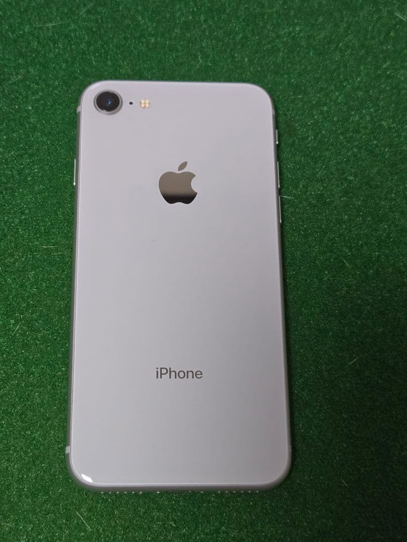 iPhone 8 シルバー 64GB DOCOMO SIMロック解除済み