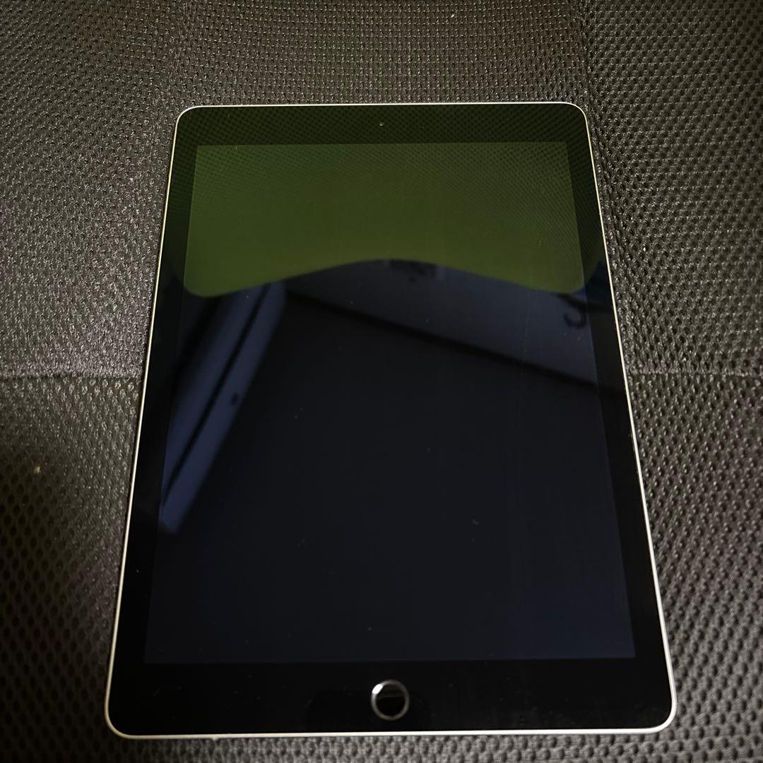 iPad Air 9.7インチ 第2世代 Wi-Fi 64 GB スペースグレイ