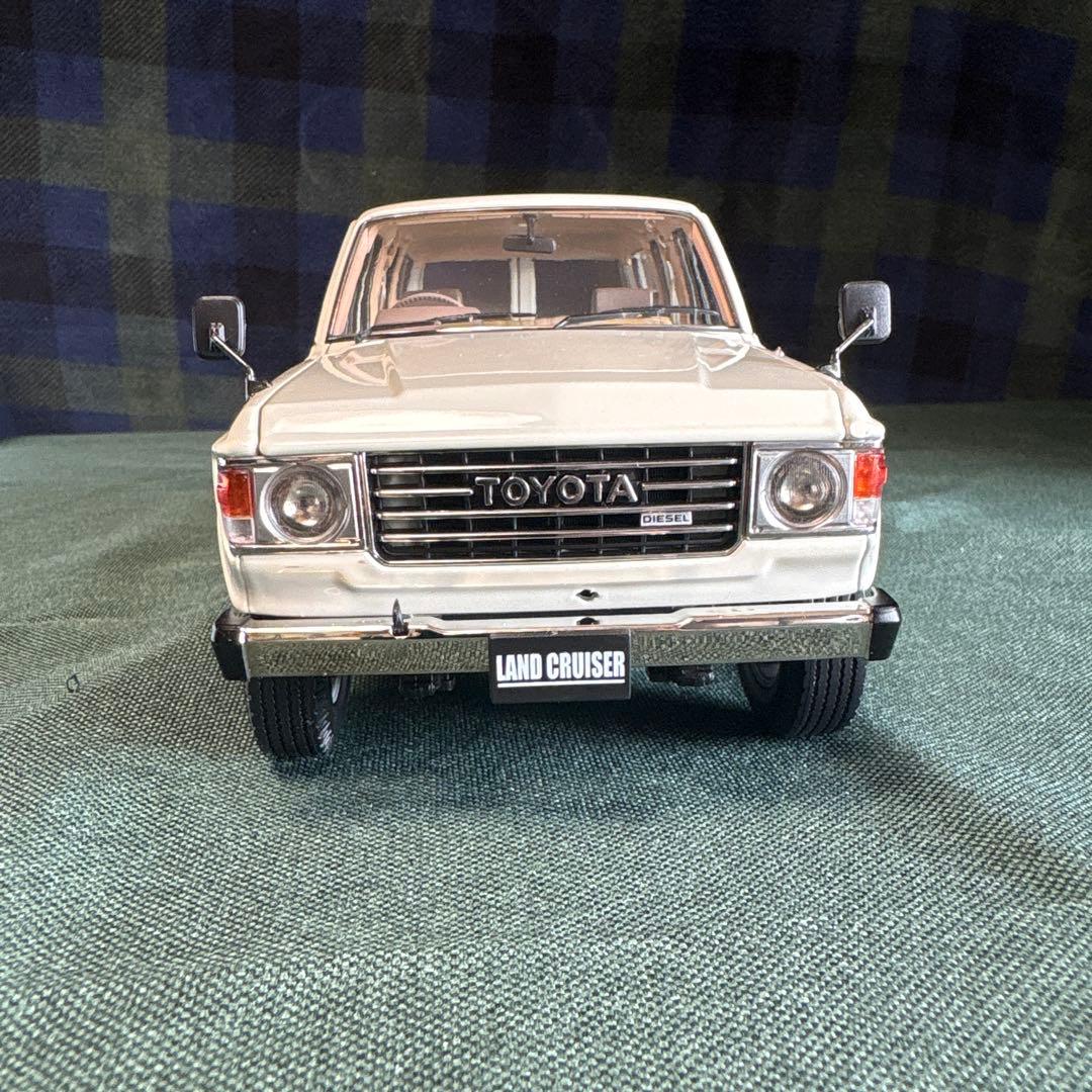 京商　1/18 ランドクルーザー 60 ホワイト完成品