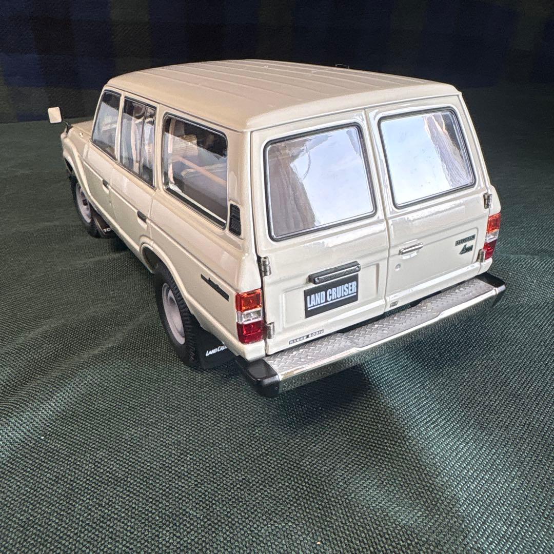 京商　1/18 ランドクルーザー 60 ホワイト完成品