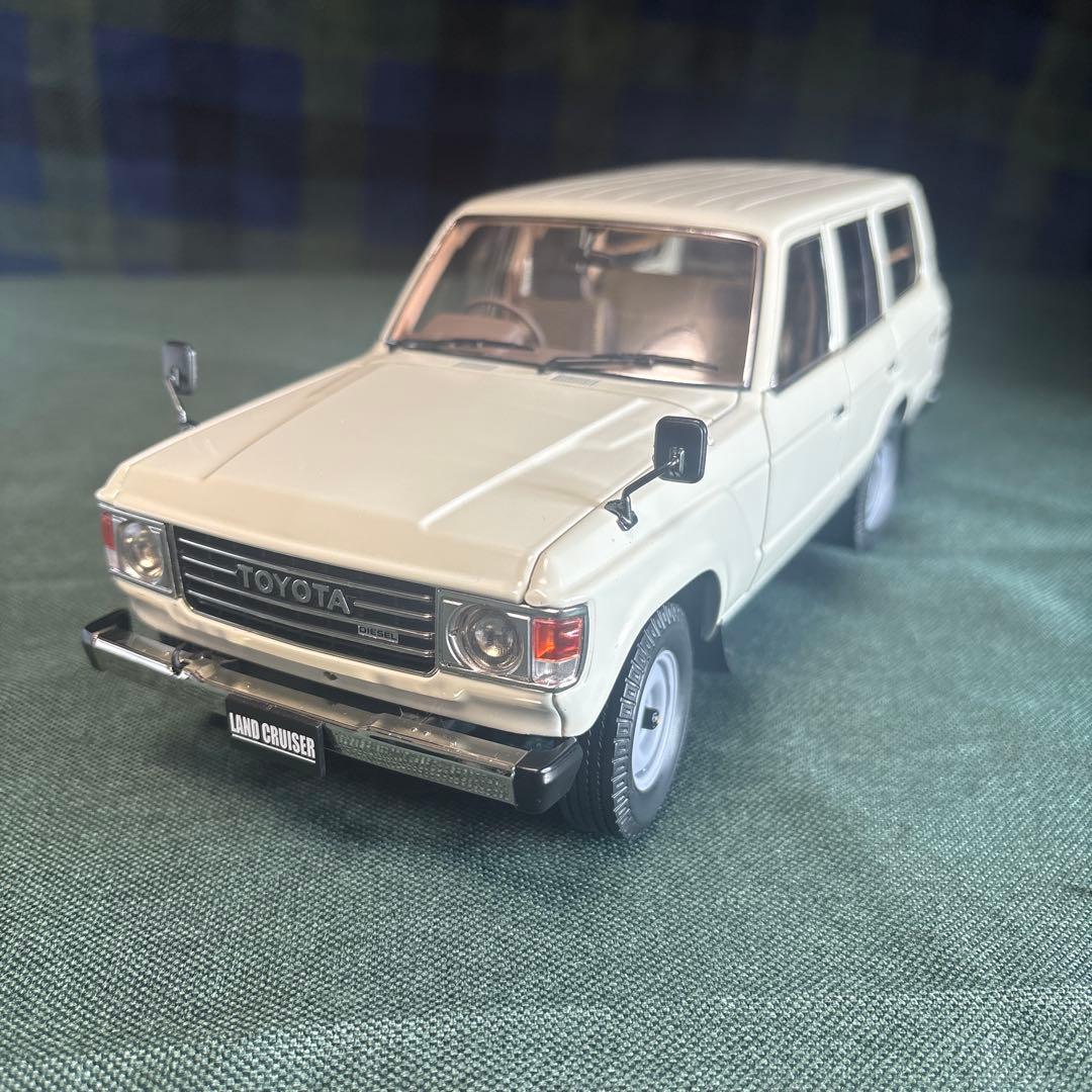 京商　1/18 ランドクルーザー 60 ホワイト完成品
